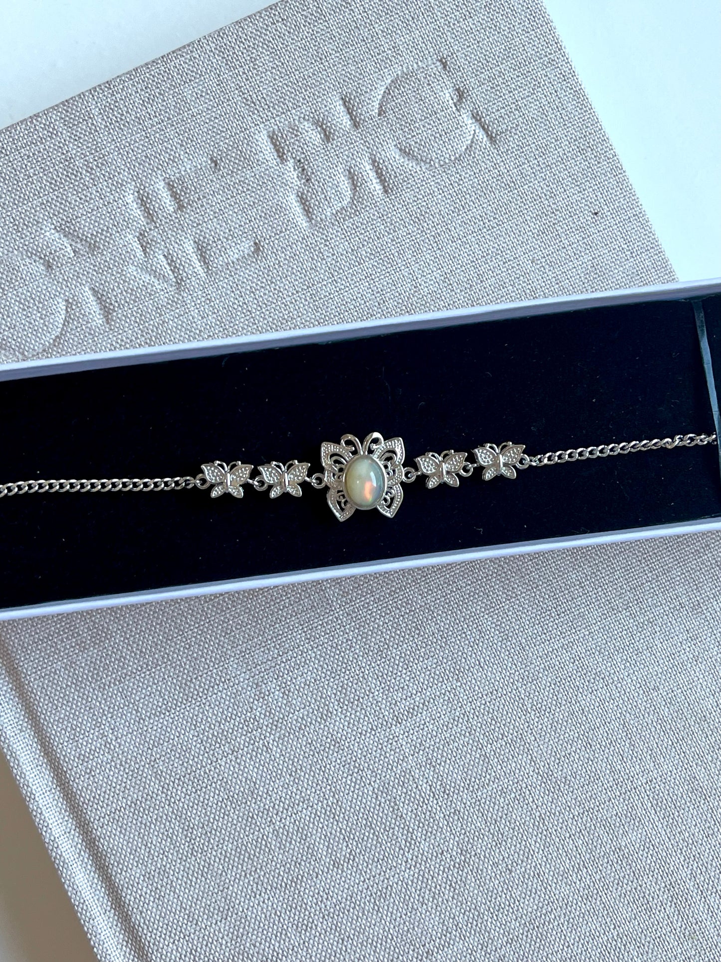 Bracciale a farfalle in opale etiope