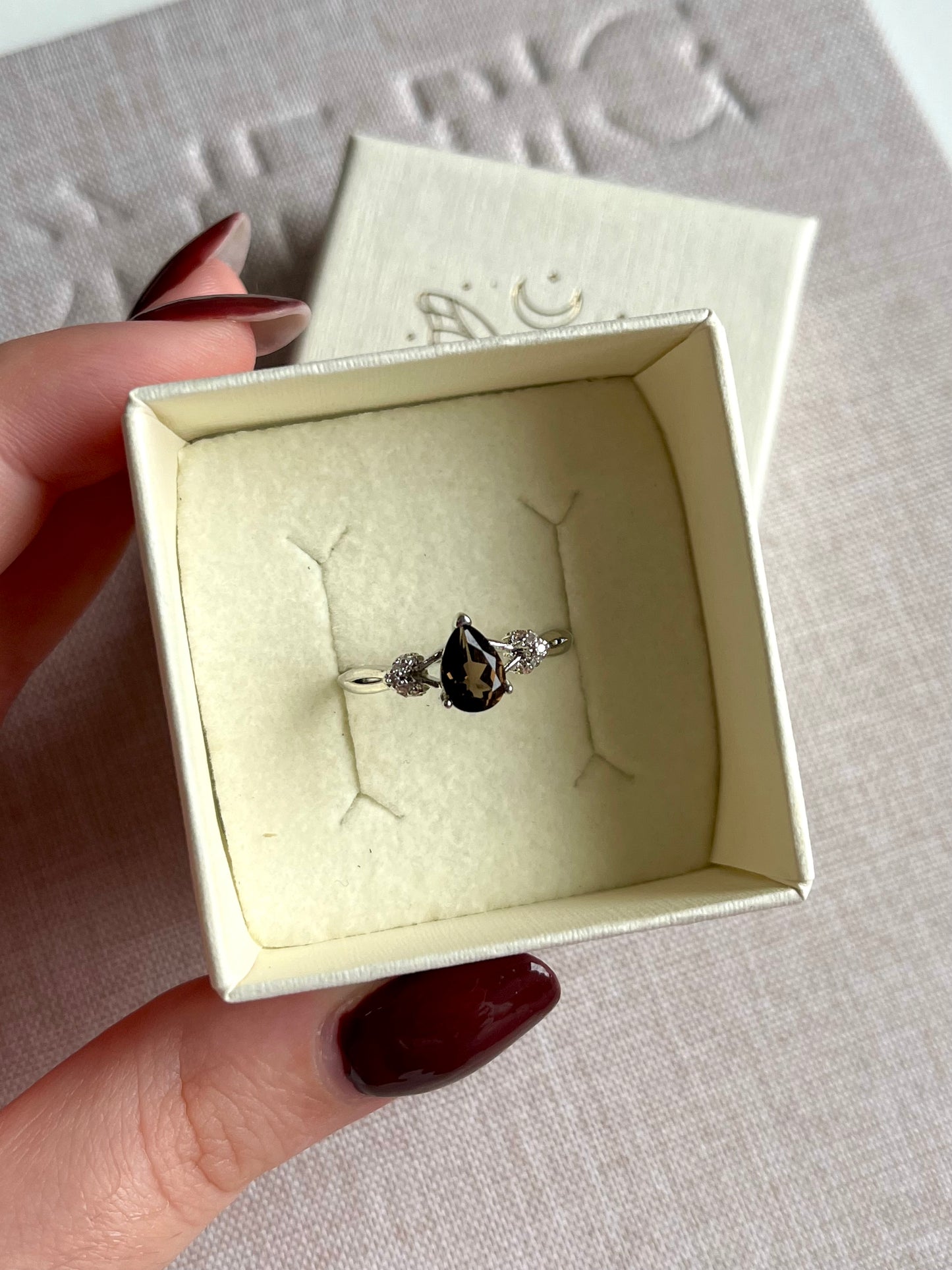 Anello in quarzo fumè a goccia