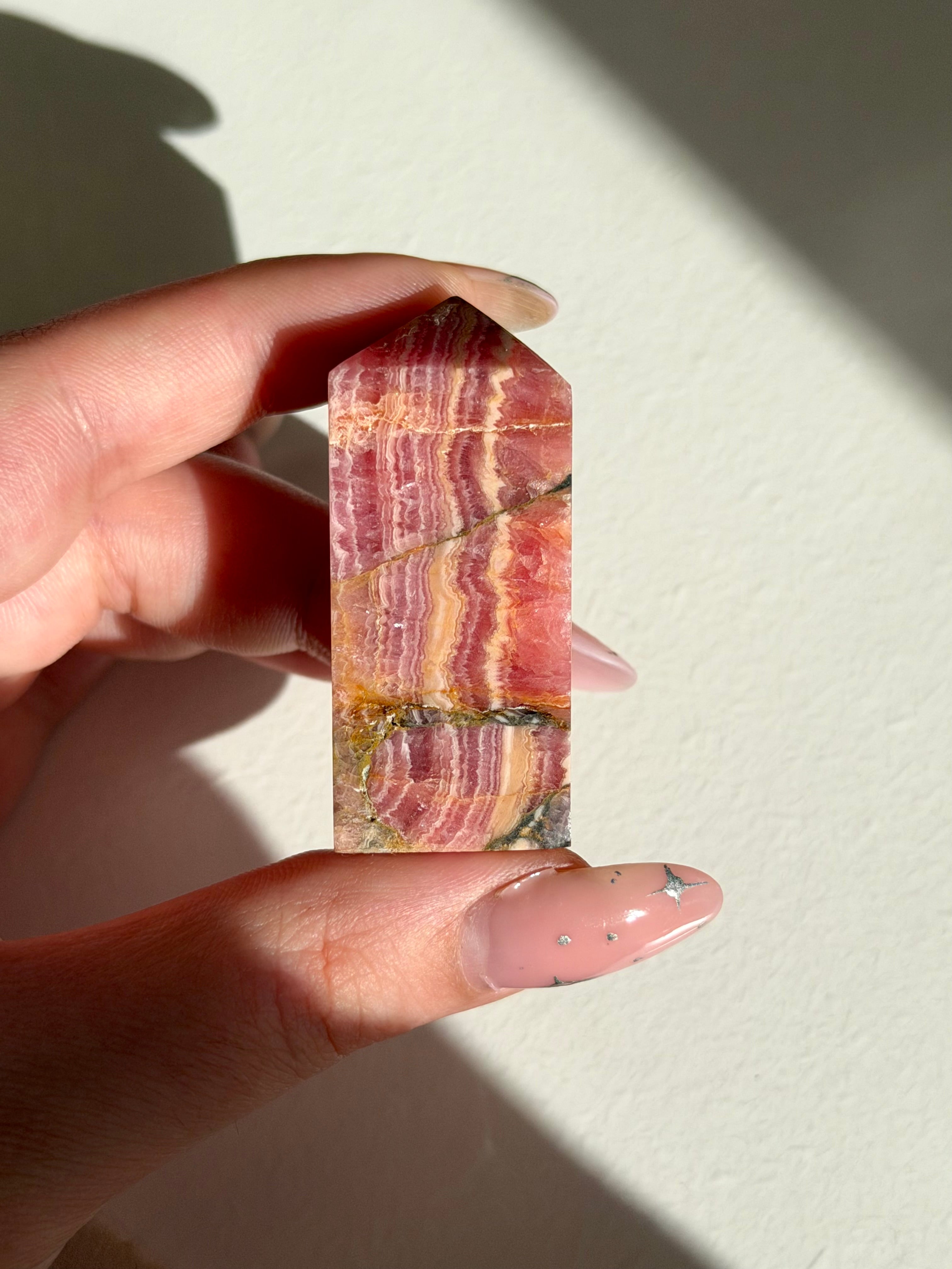 Obelisco in rodocrosite (gruppo A)