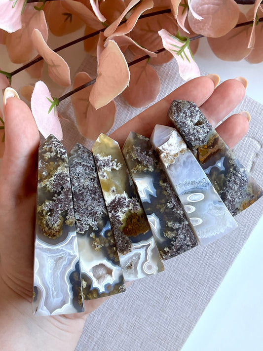 Obelisco in Agata Nebula