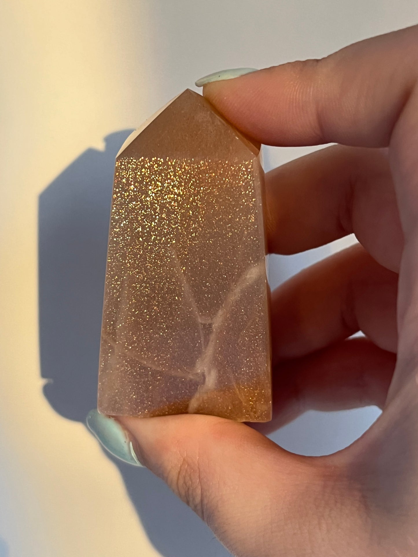 Obelisco in peach moonstone x sunstone