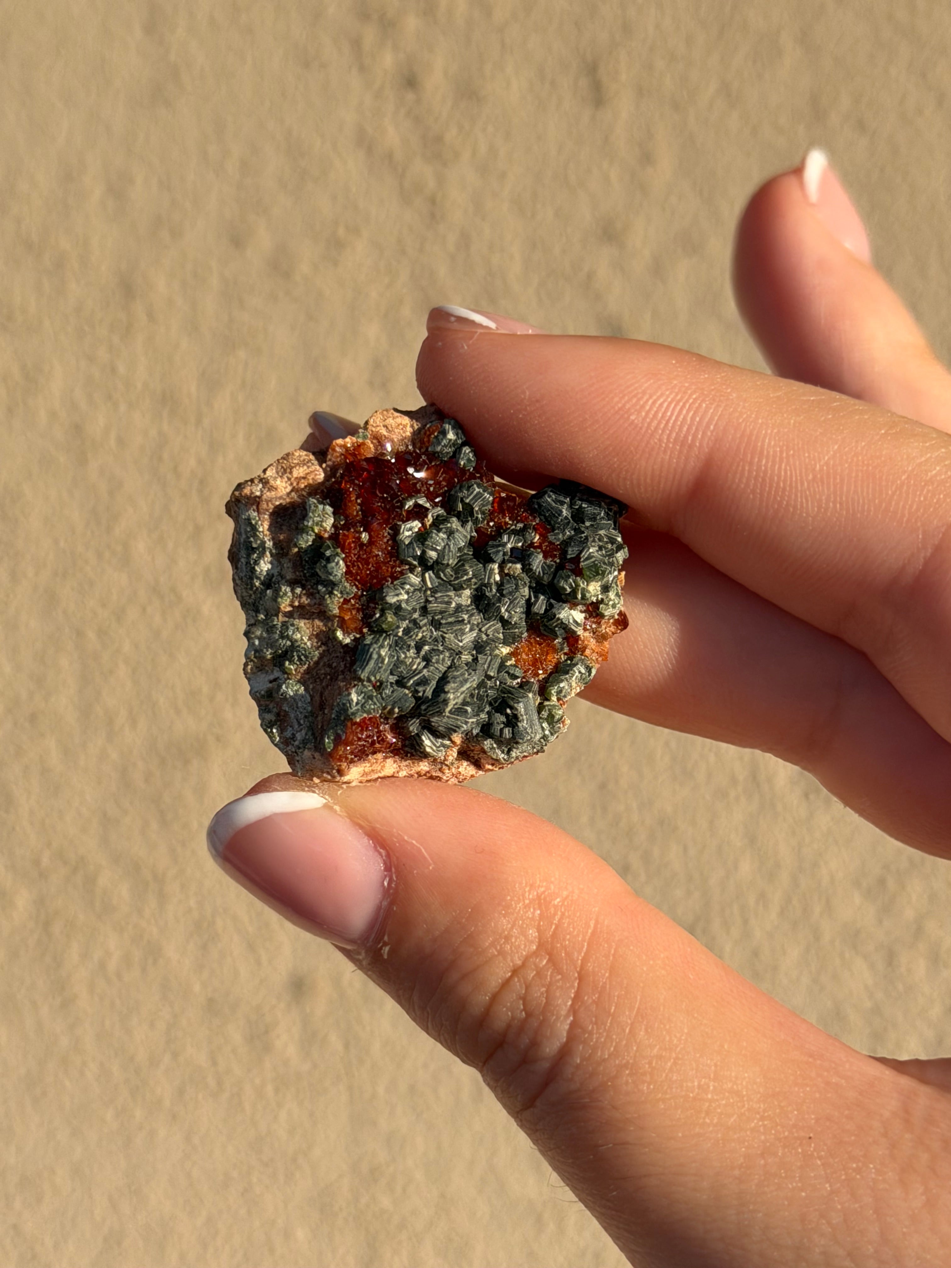 Granato, epidoto e vesuvianite (italiana)