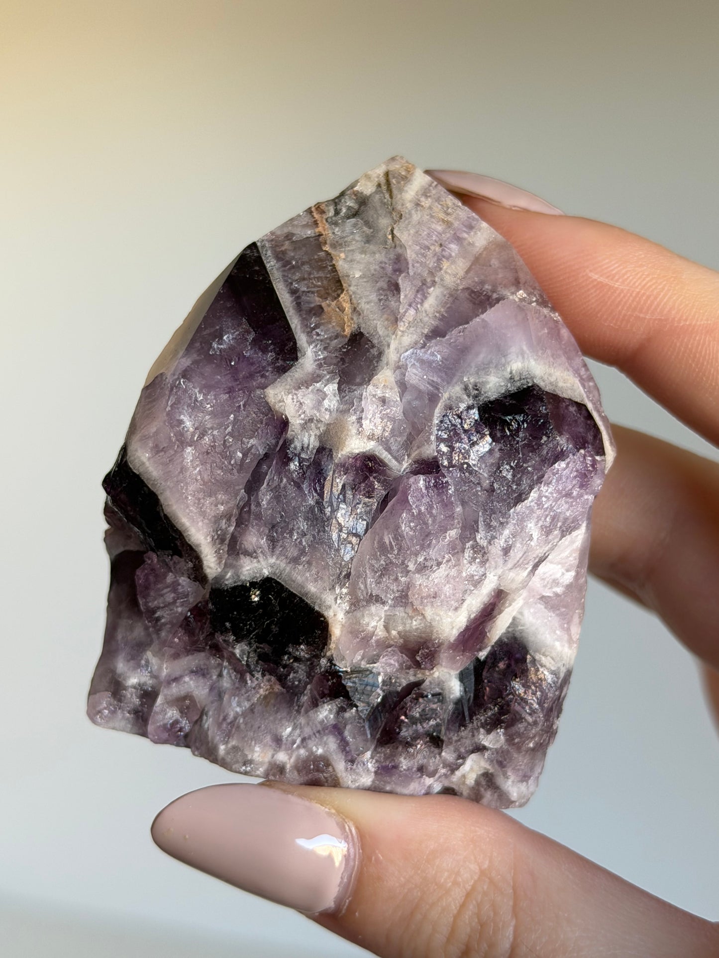 Cut base in ametista chevron con punta lucidata