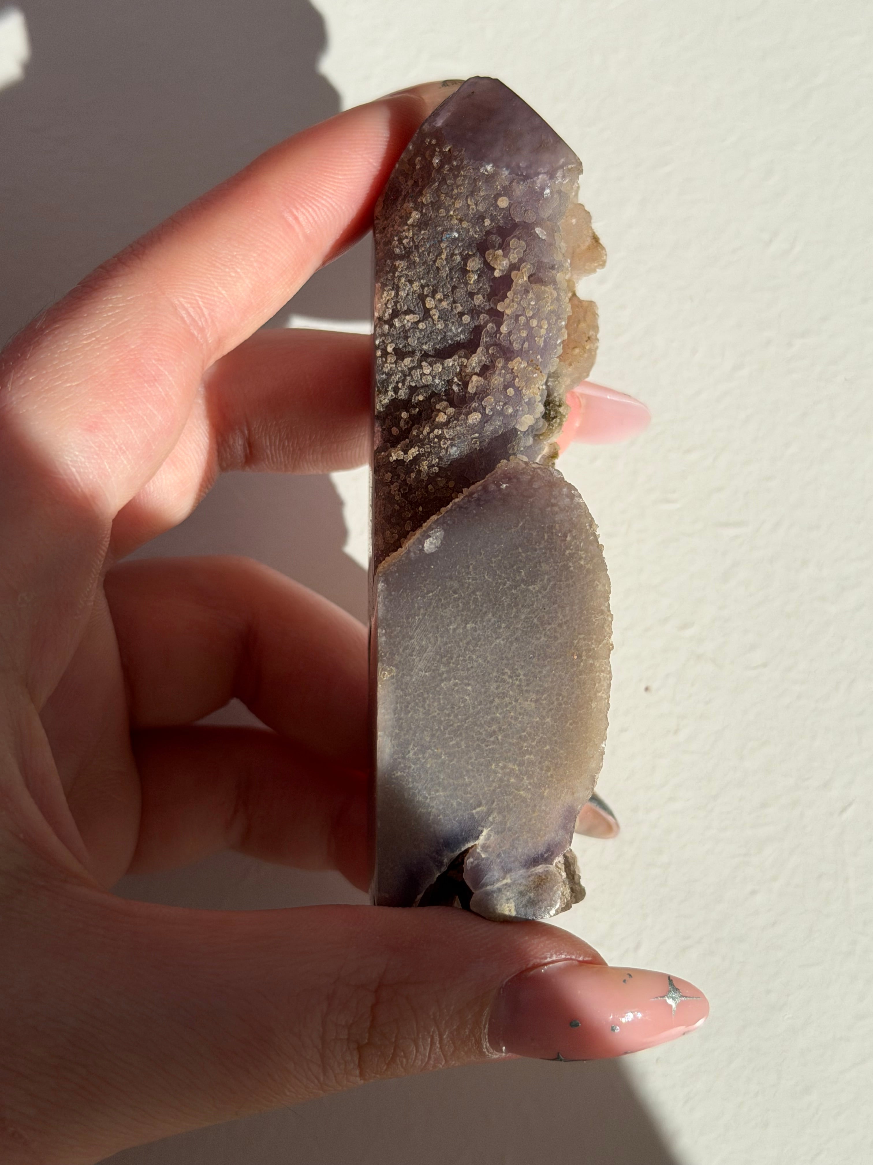 Obelisco semigrezzo in Agata grappolo