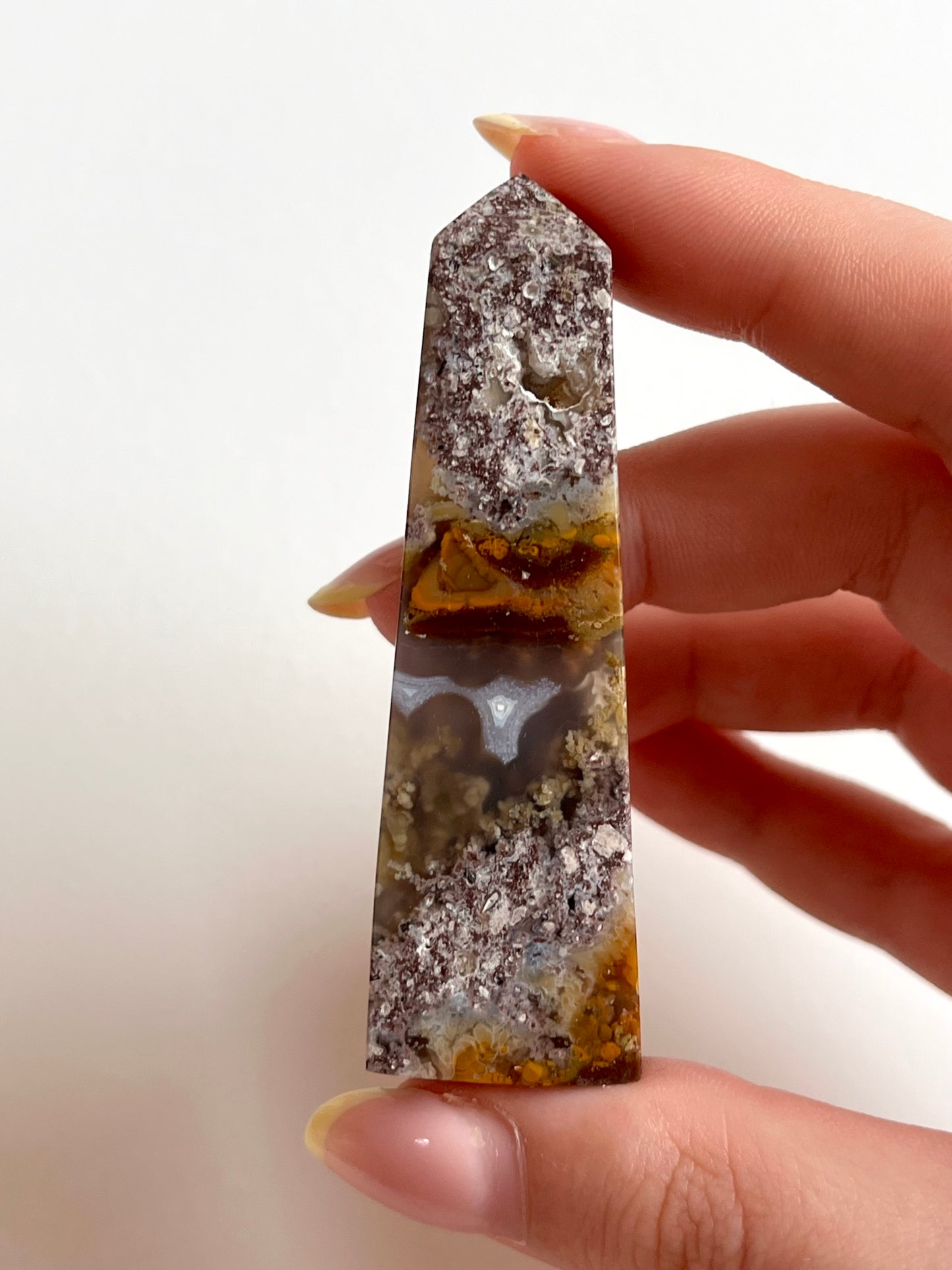 Obelisco in Agata Nebula