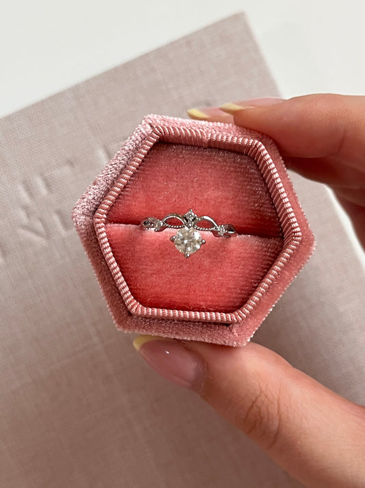 Anello in moissanite