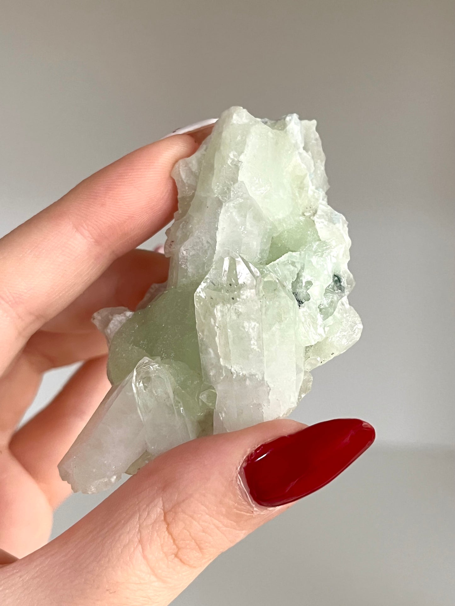 Specimen in phrenite con quarzo