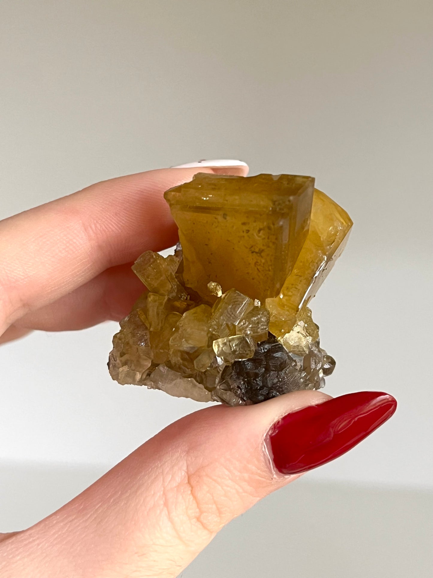 Specimen in barite gialla su fluorite