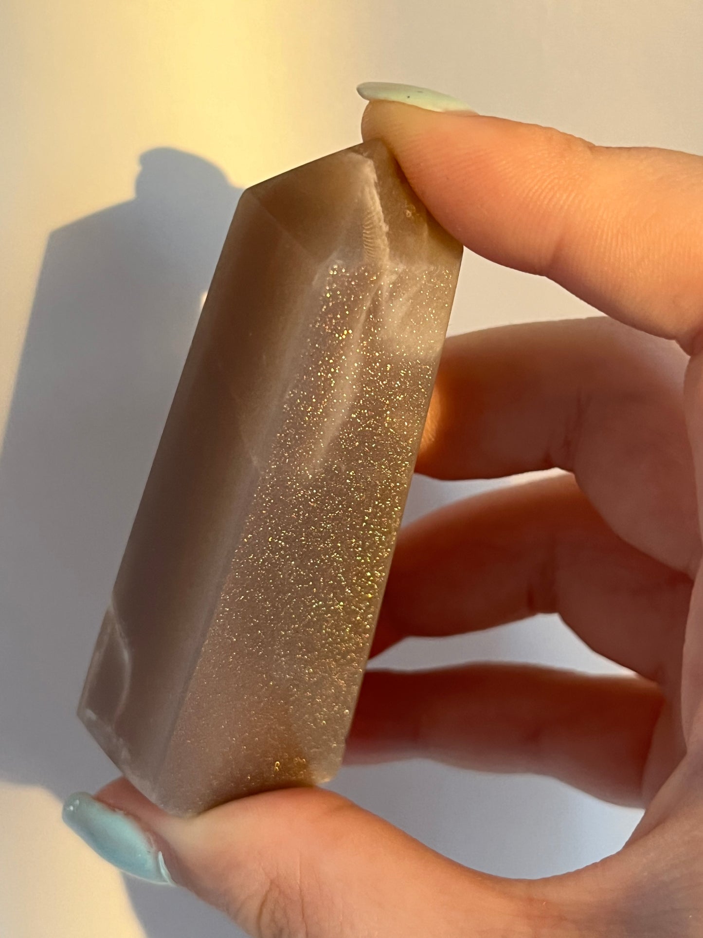 Obelisco in peach moonstone x sunstone