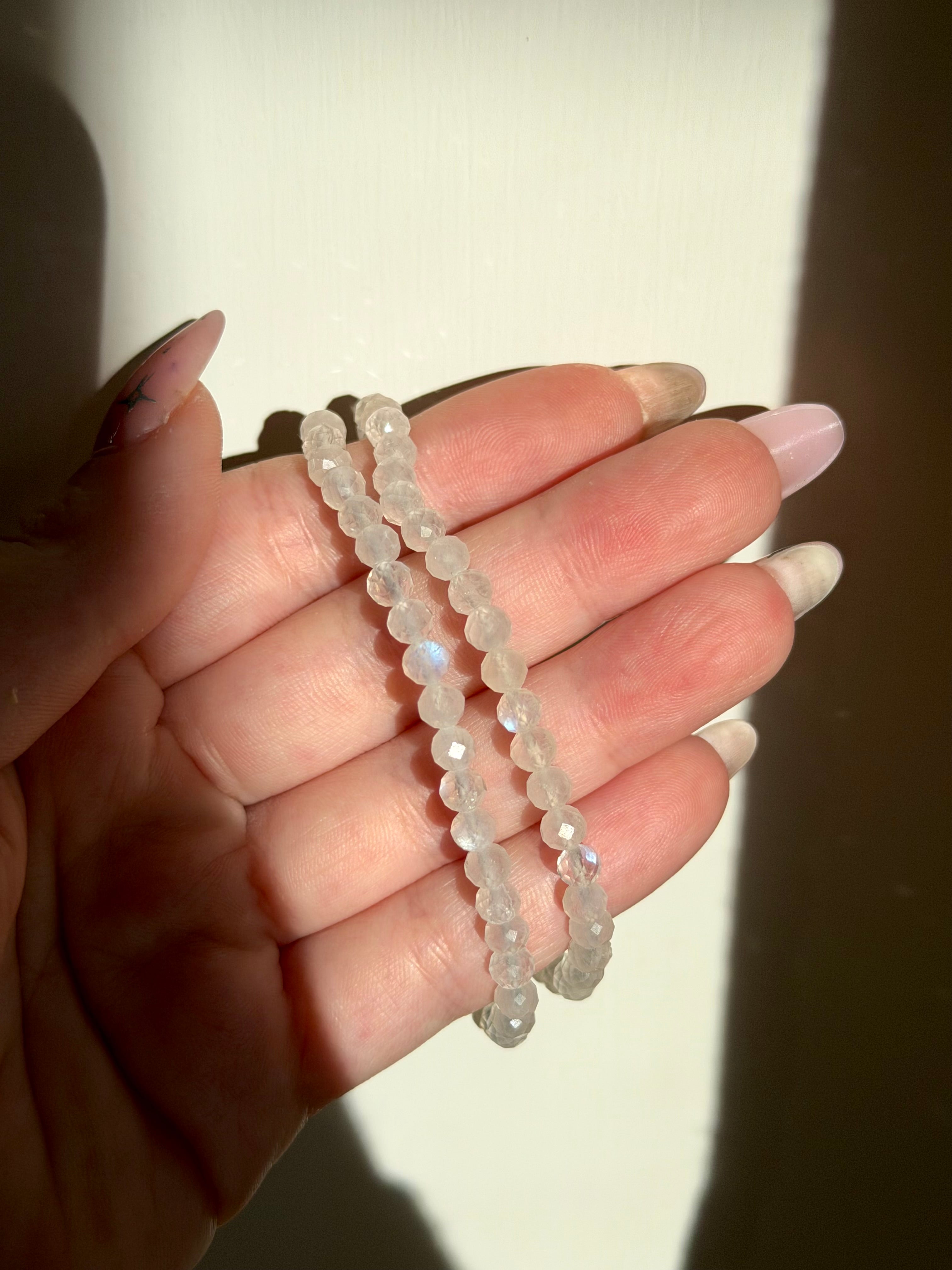 Bracciale a perline in labradorite bianca