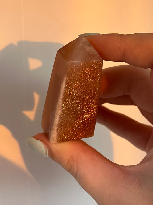 Obelisco in peach moonstone x sunstone
