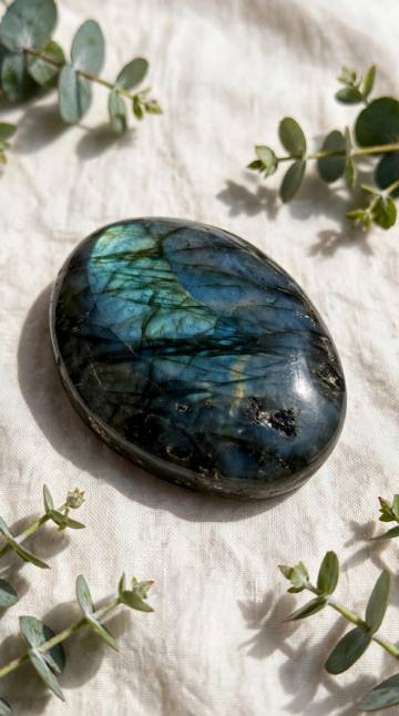Palmstone in labradorite