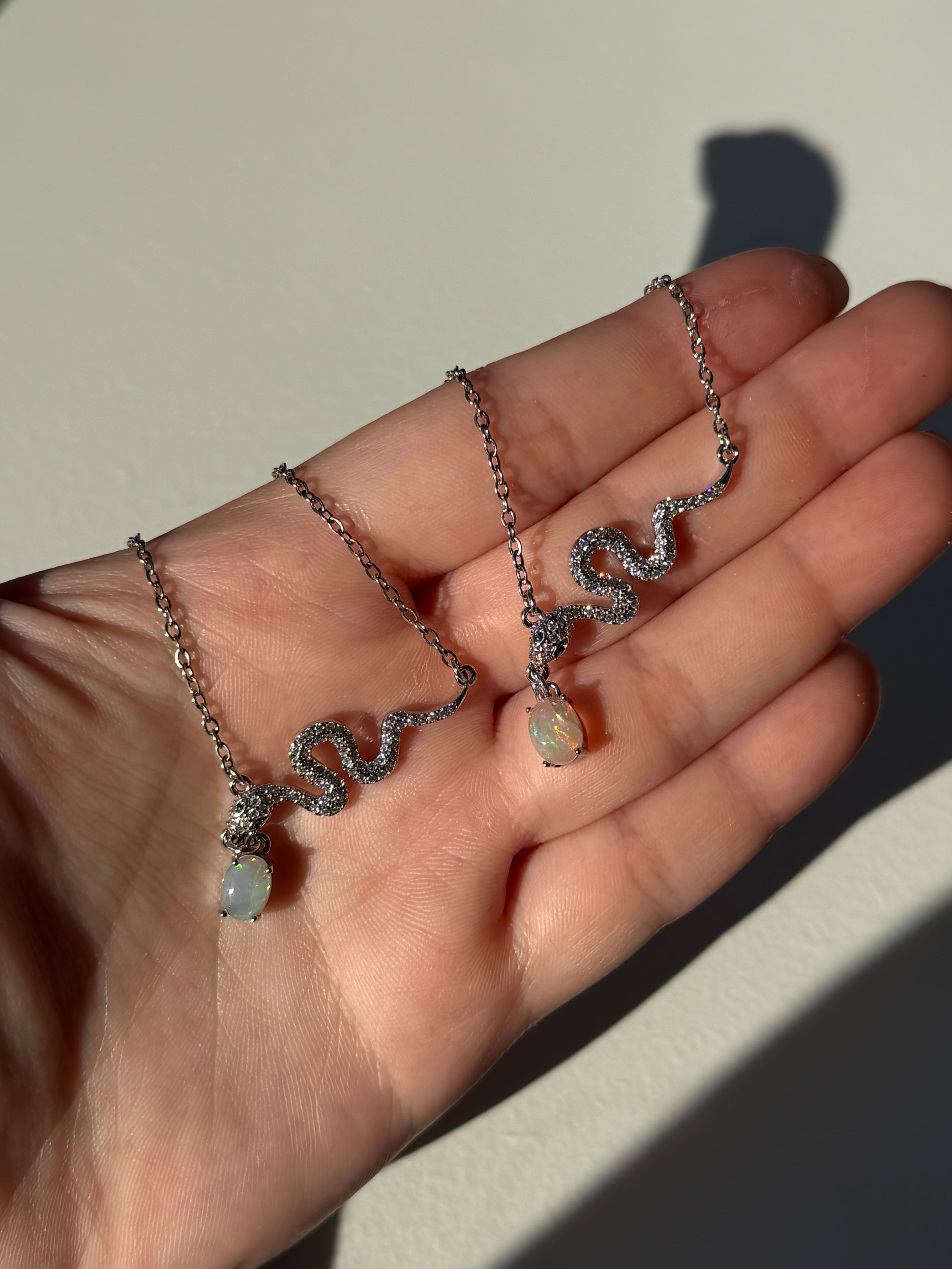 Collana con serpente in opale etiope
