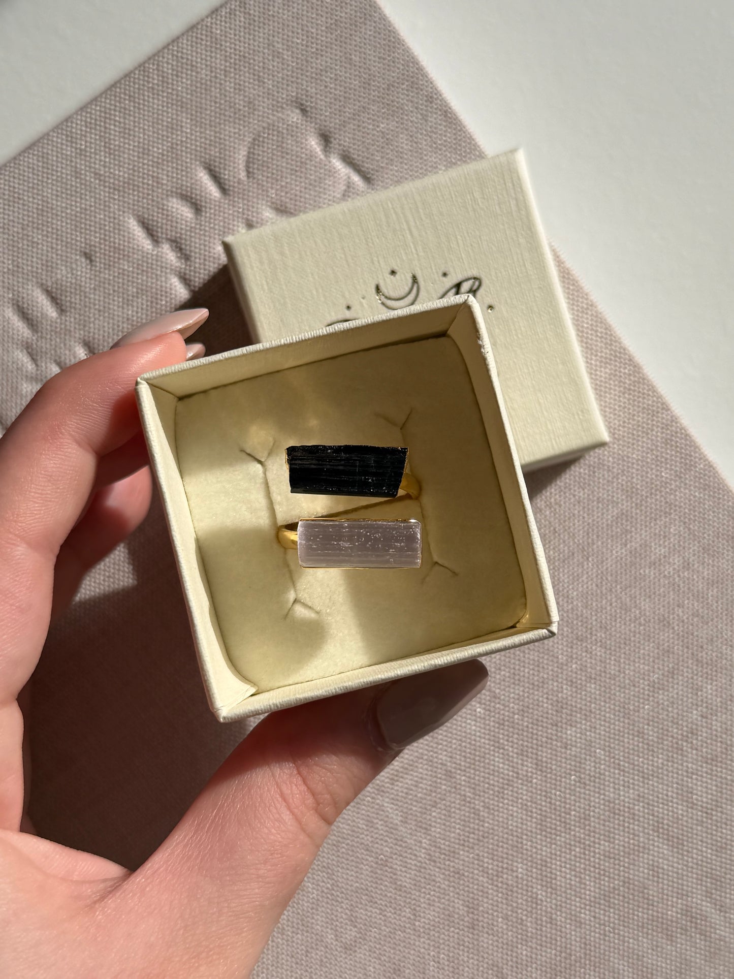 Anello in tormalina e selenite gold