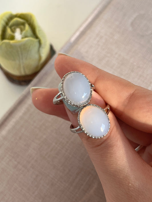 Anello in calcedonio blu