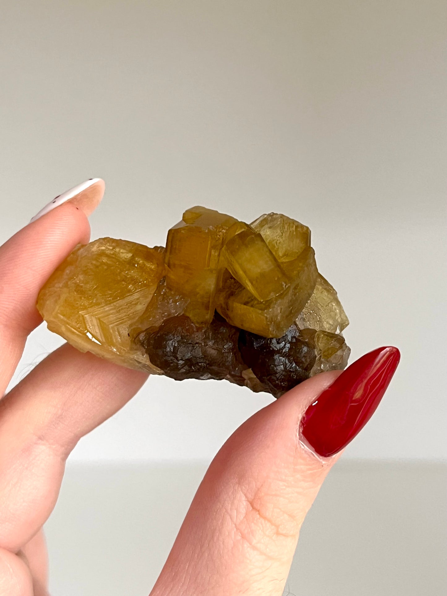 Specimen in barite gialla su fluorite