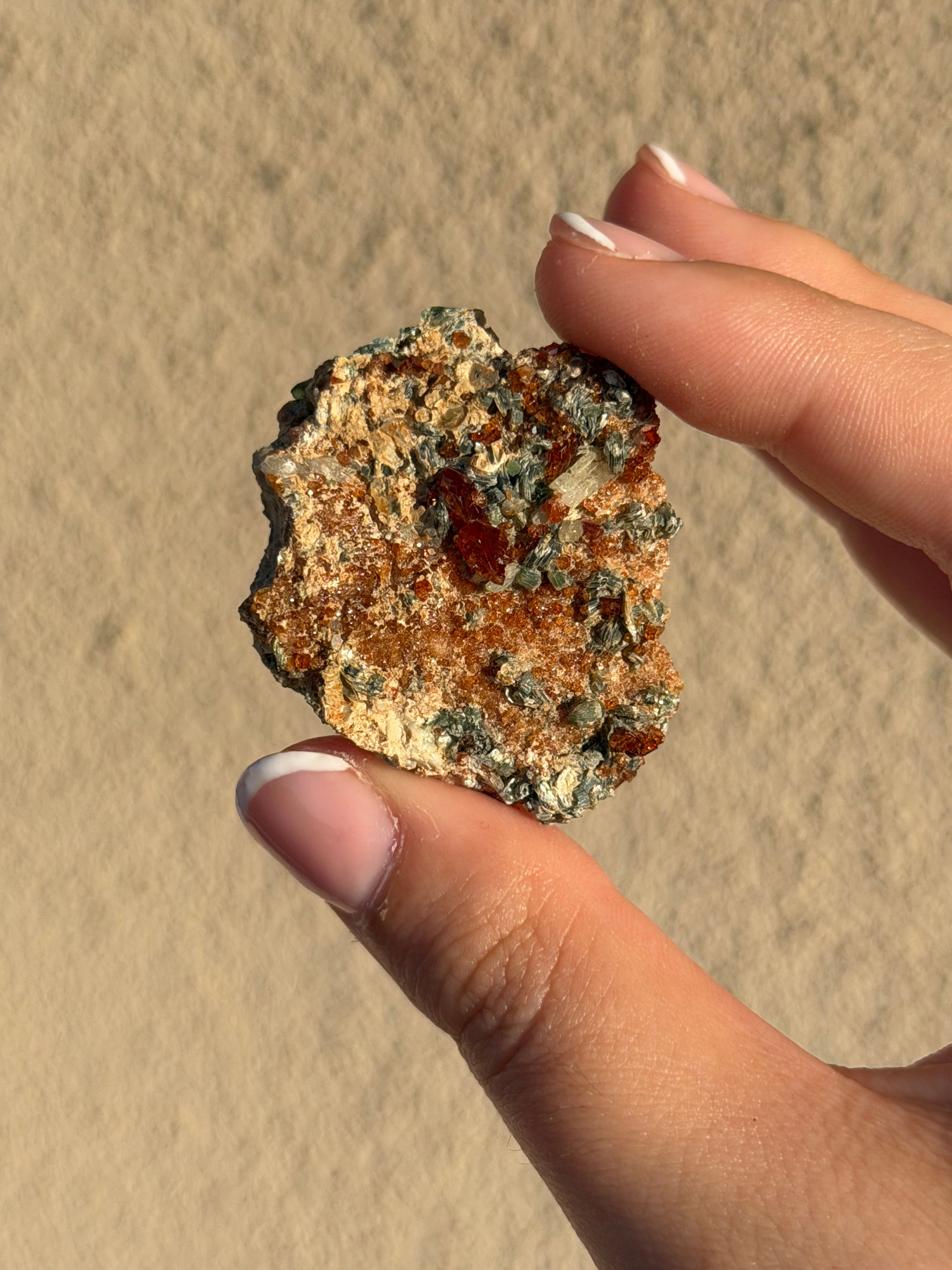 Granato, epidoto e vesuvianite (italiana)