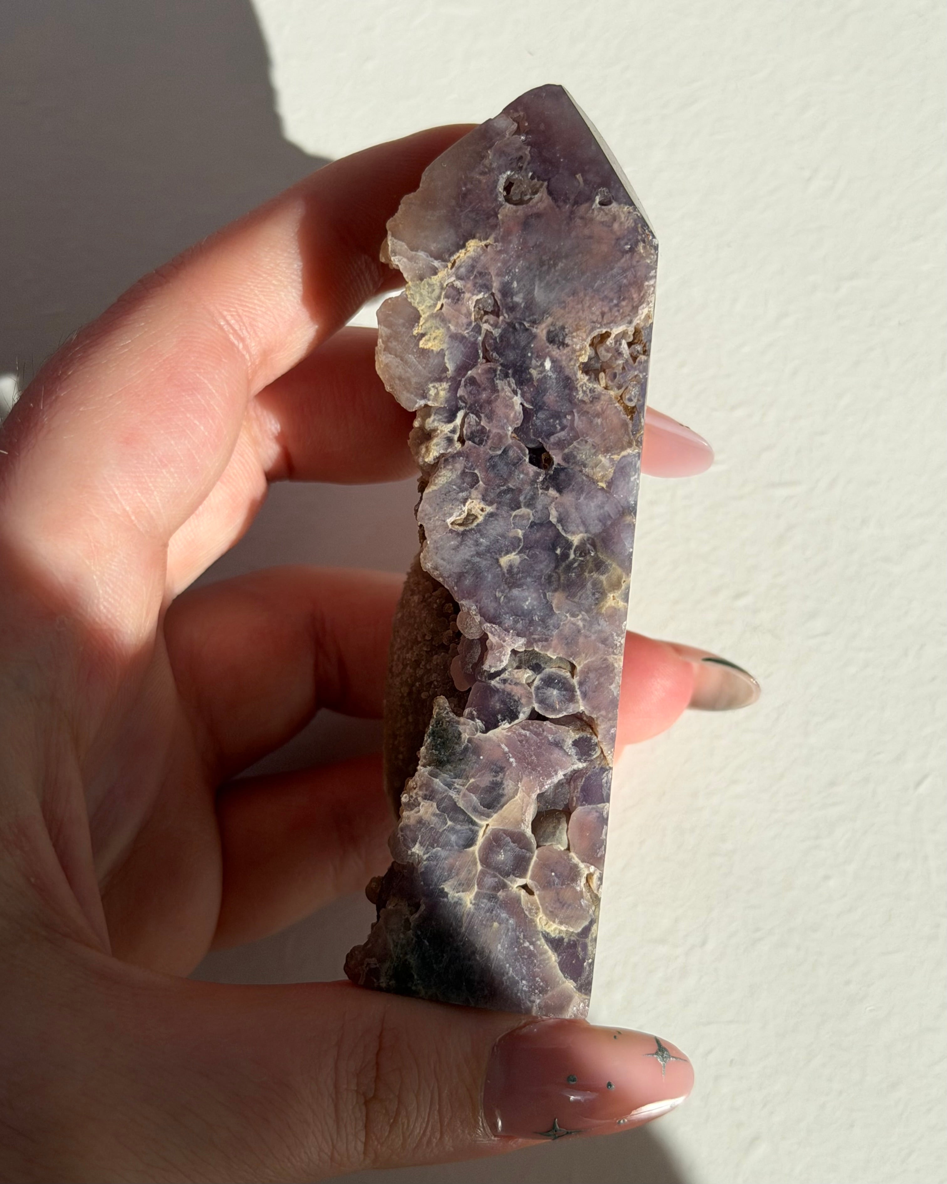 Obelisco semigrezzo in Agata grappolo