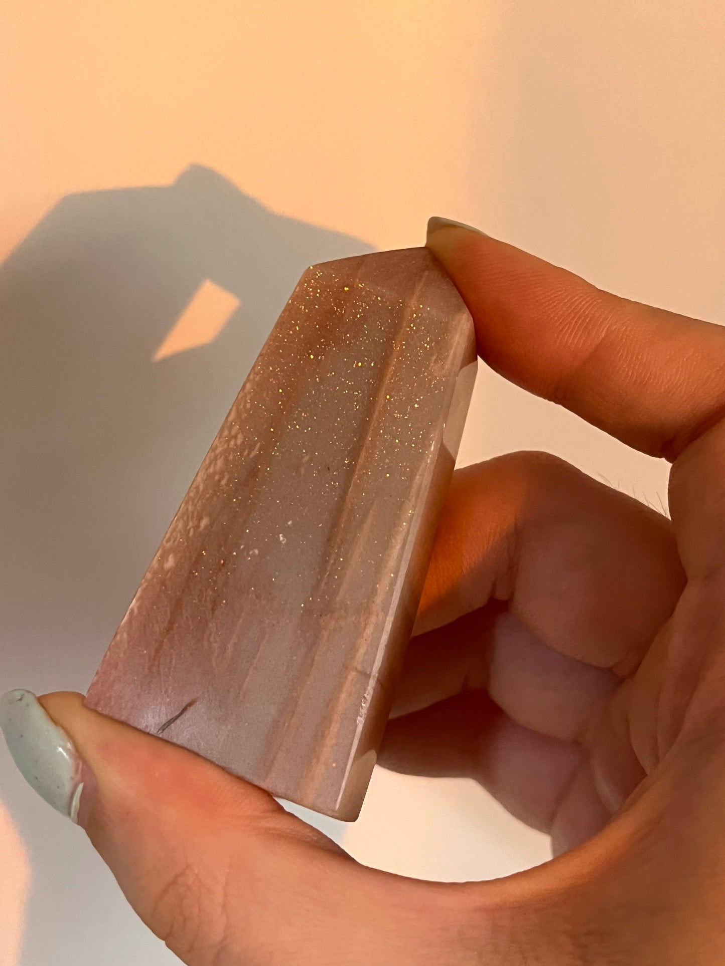 Obelisco in peach moonstone x sunstone