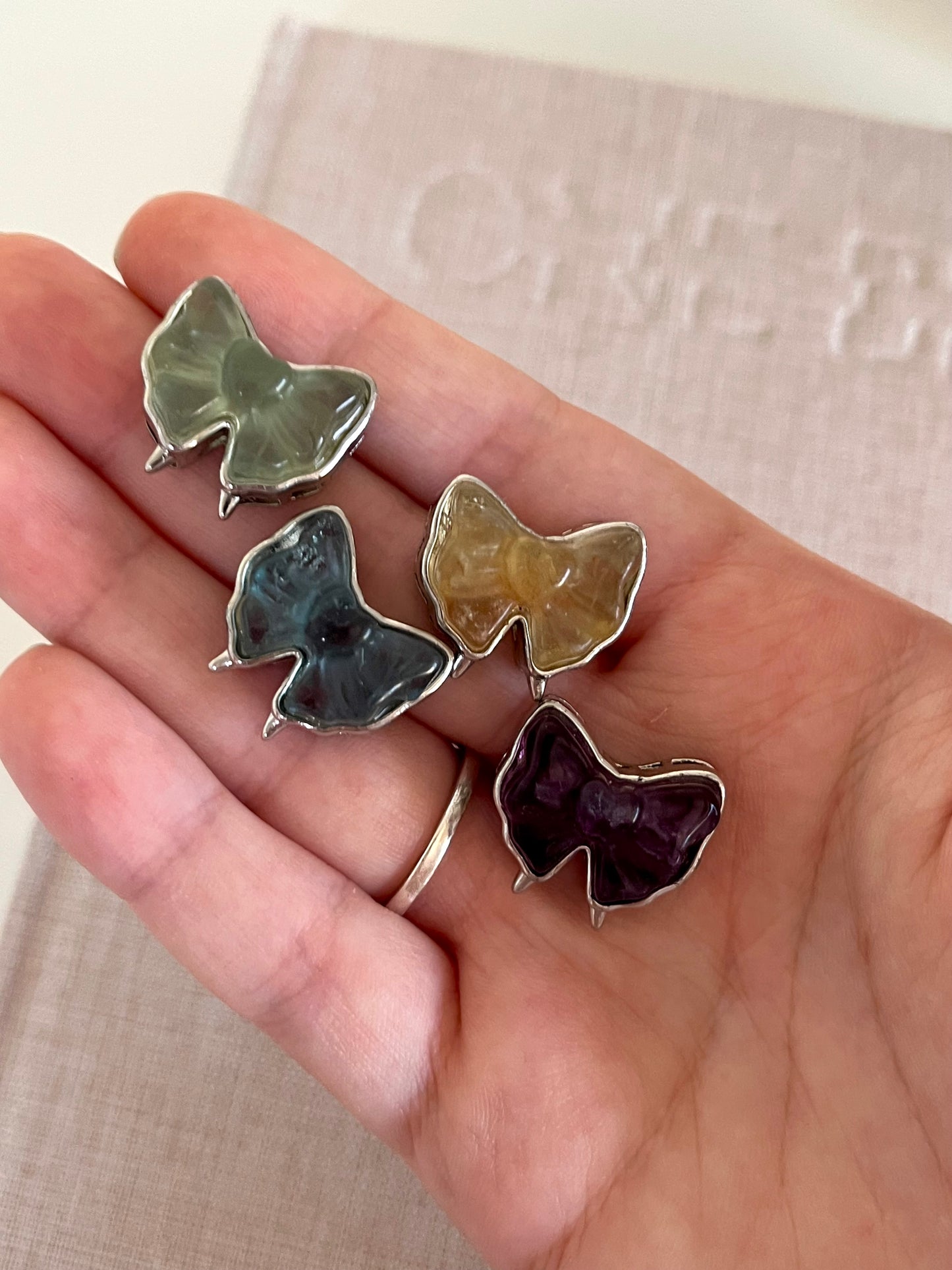 Charm fiocco in fluorite (fori laterali, senza catenina)