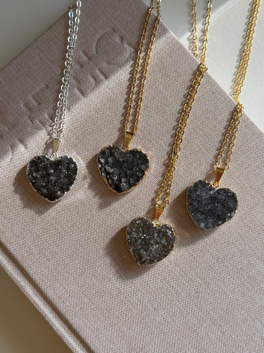 Collana a cuore in ametista nera druzy
