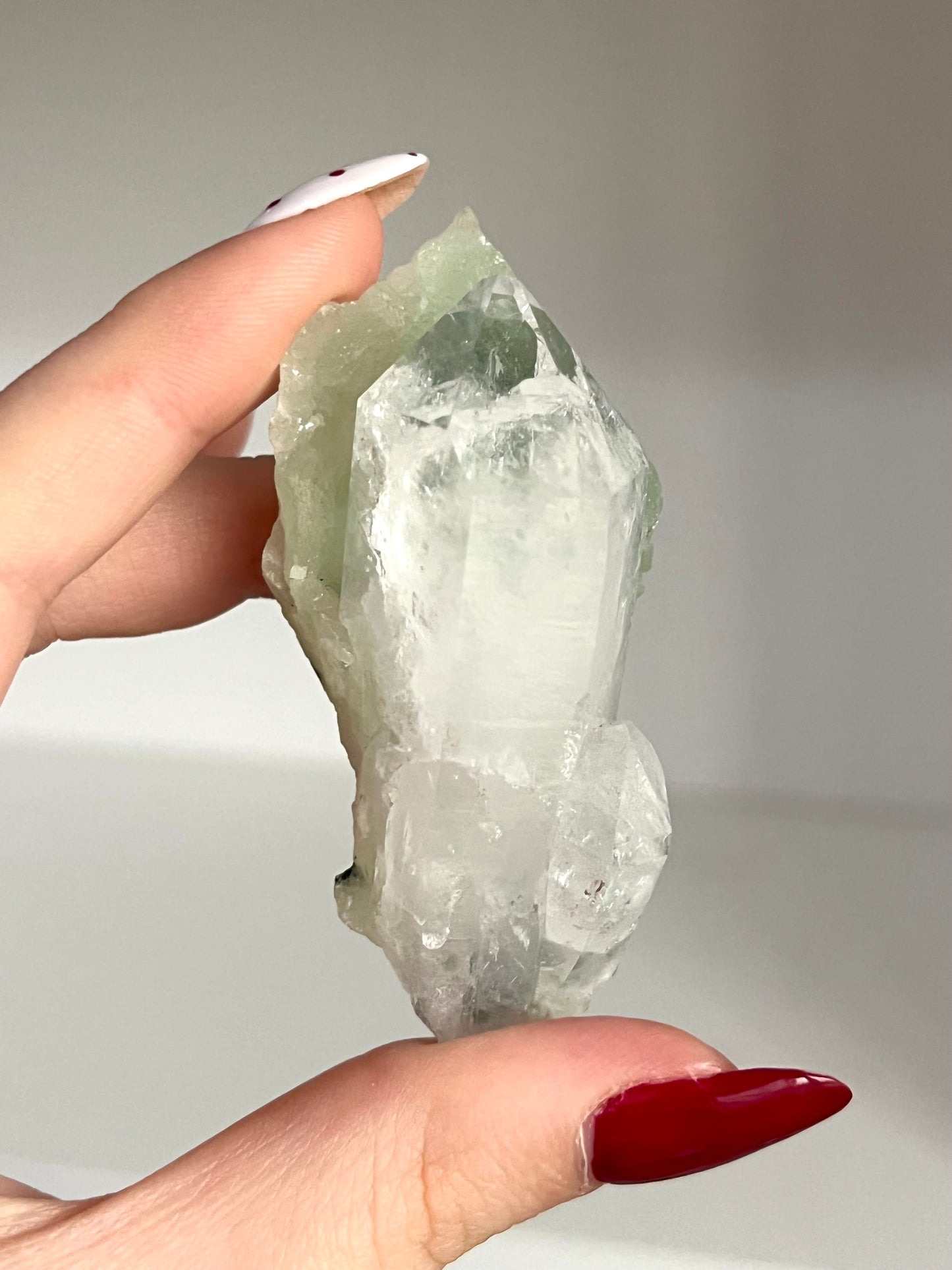 Specimen in phrenite con quarzo