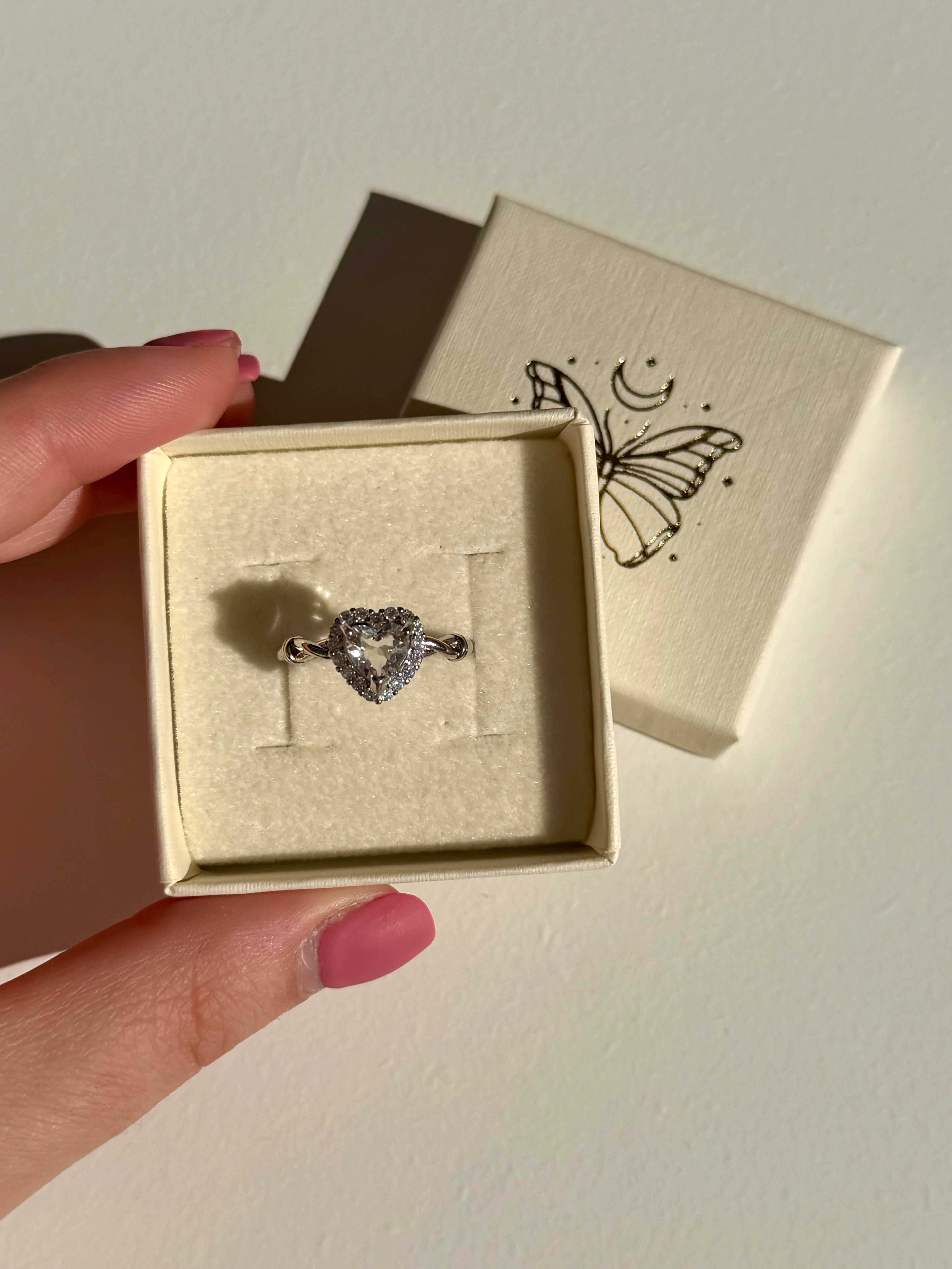 Anello a cuore in quarzo ialino