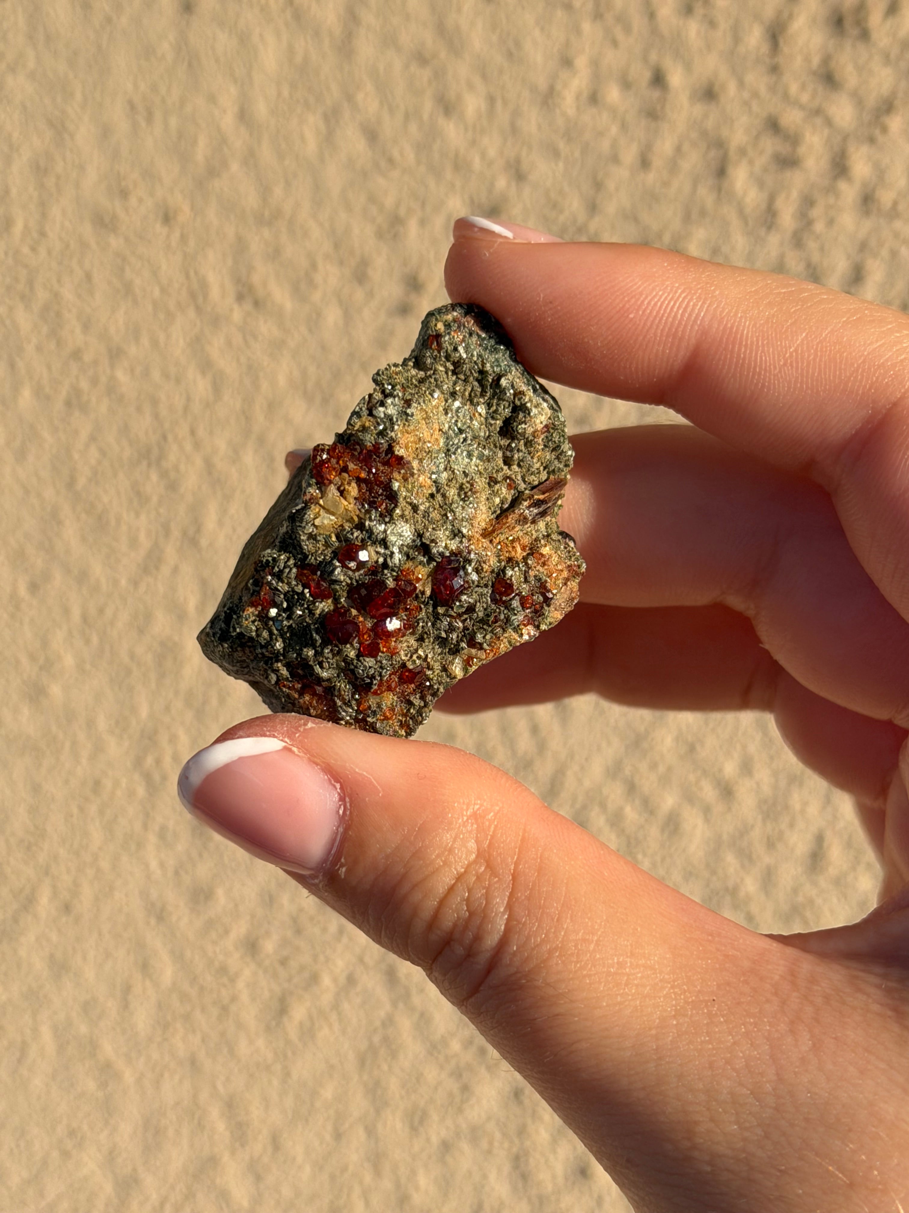 Granato, epidoto e vesuvianite (italiana)
