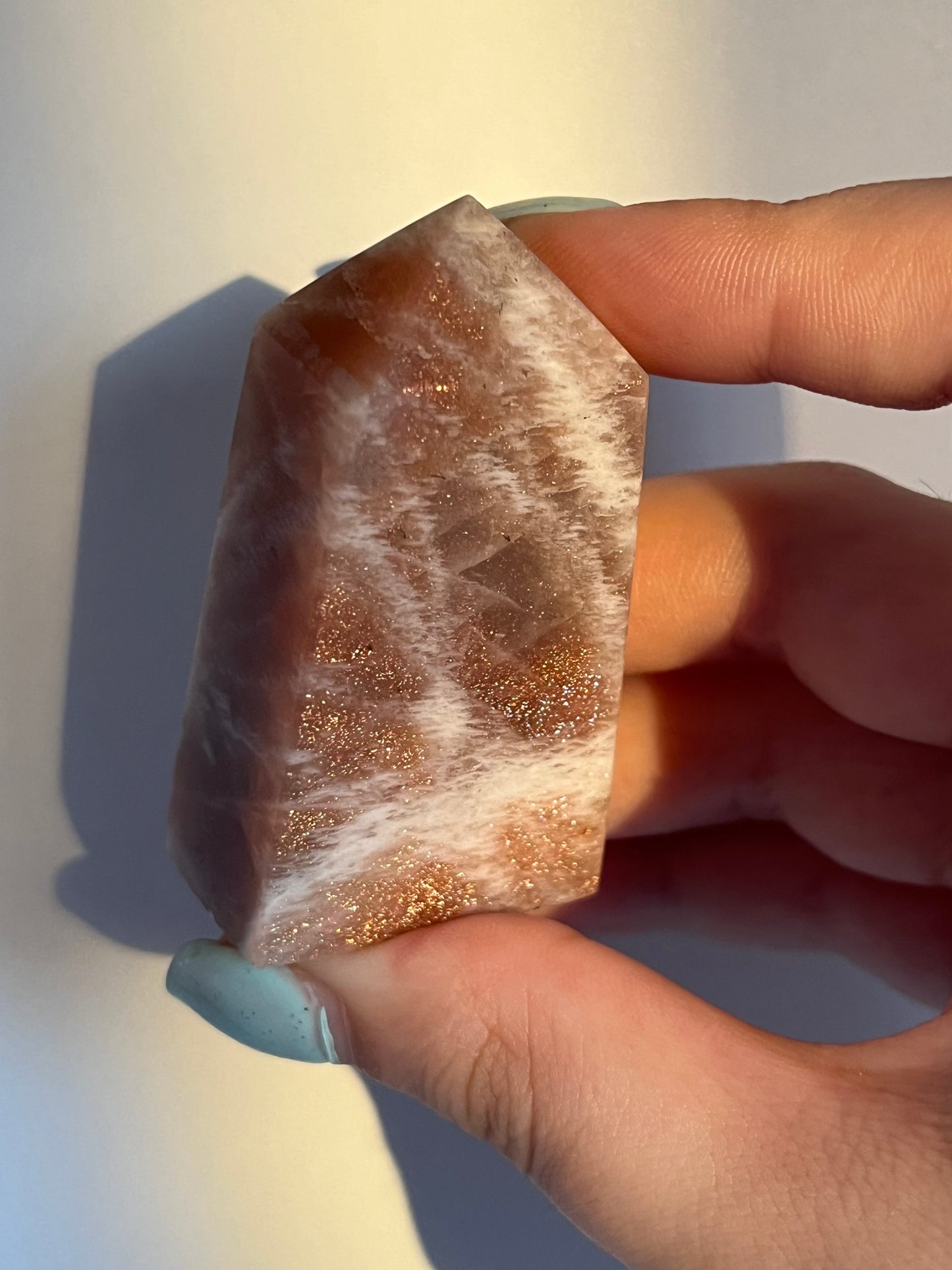 Obelisco in peach moonstone x sunstone