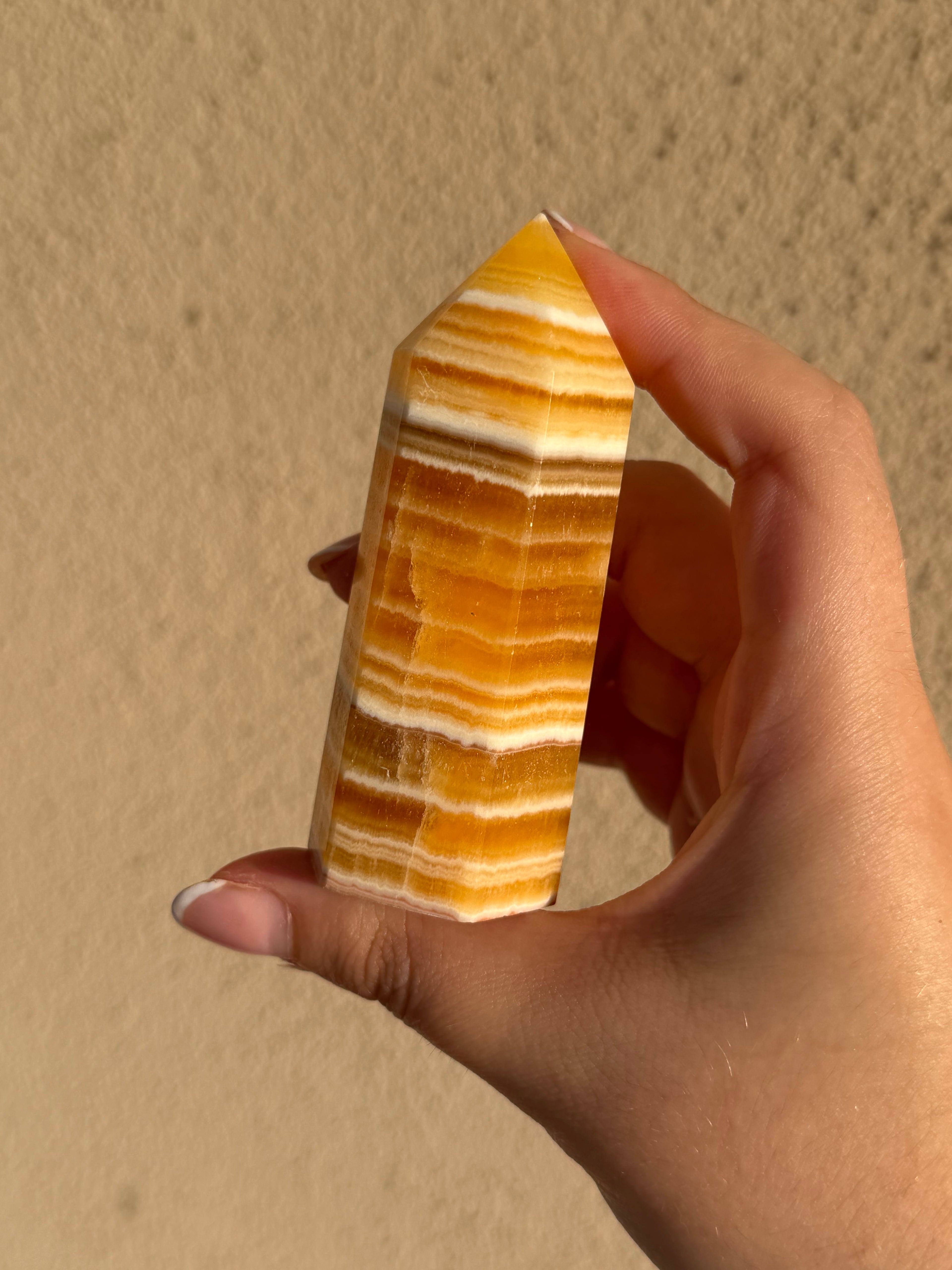Torre in calcite arancione