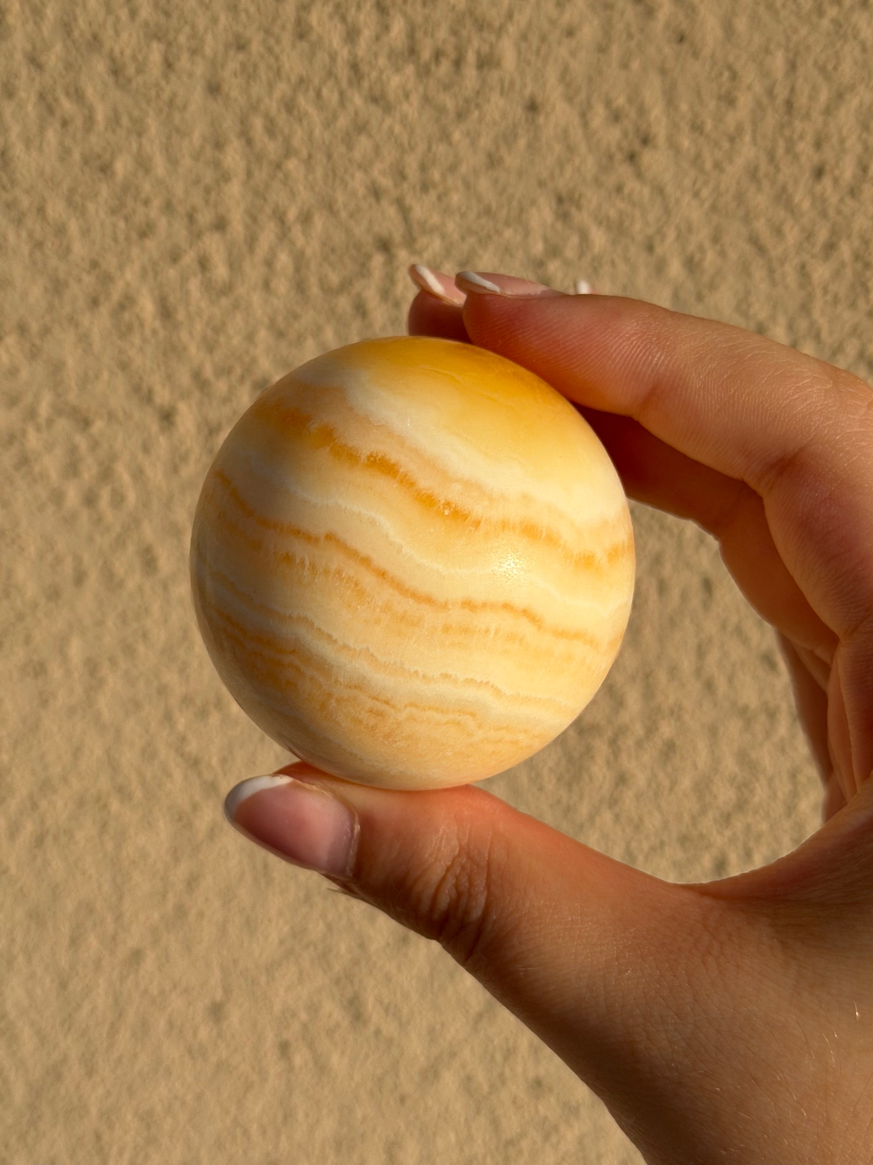 Sfera in calcite arancione
