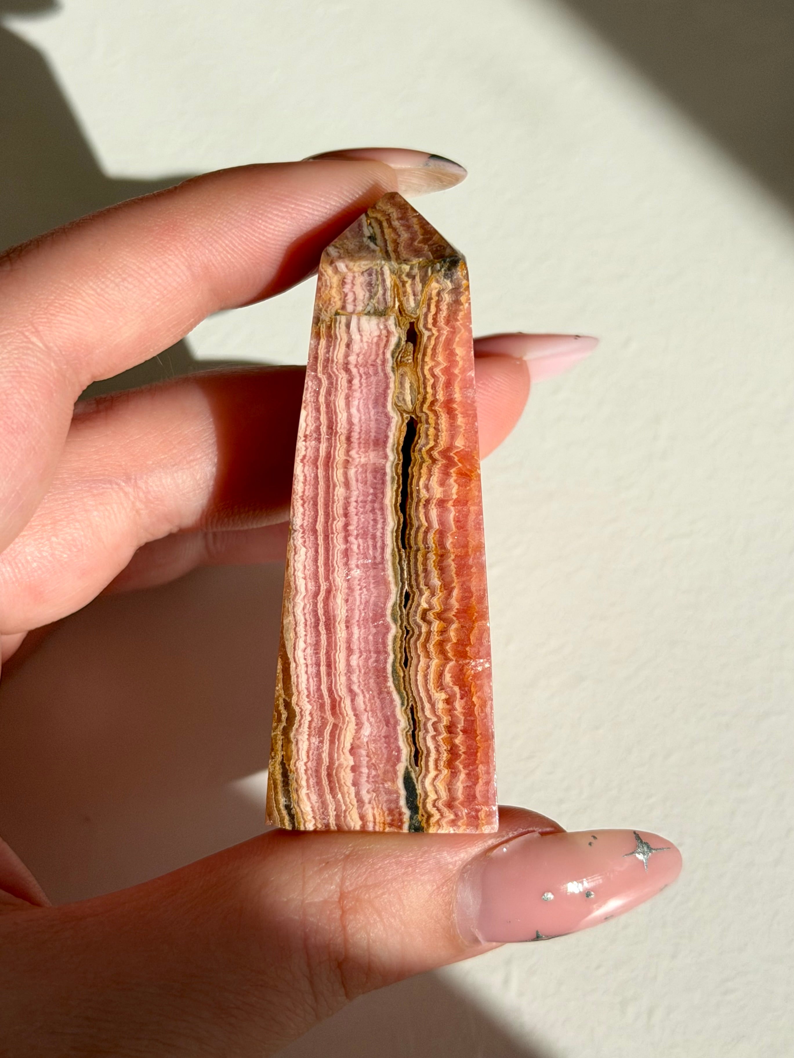 Obelisco in rodocrosite (gruppo A)