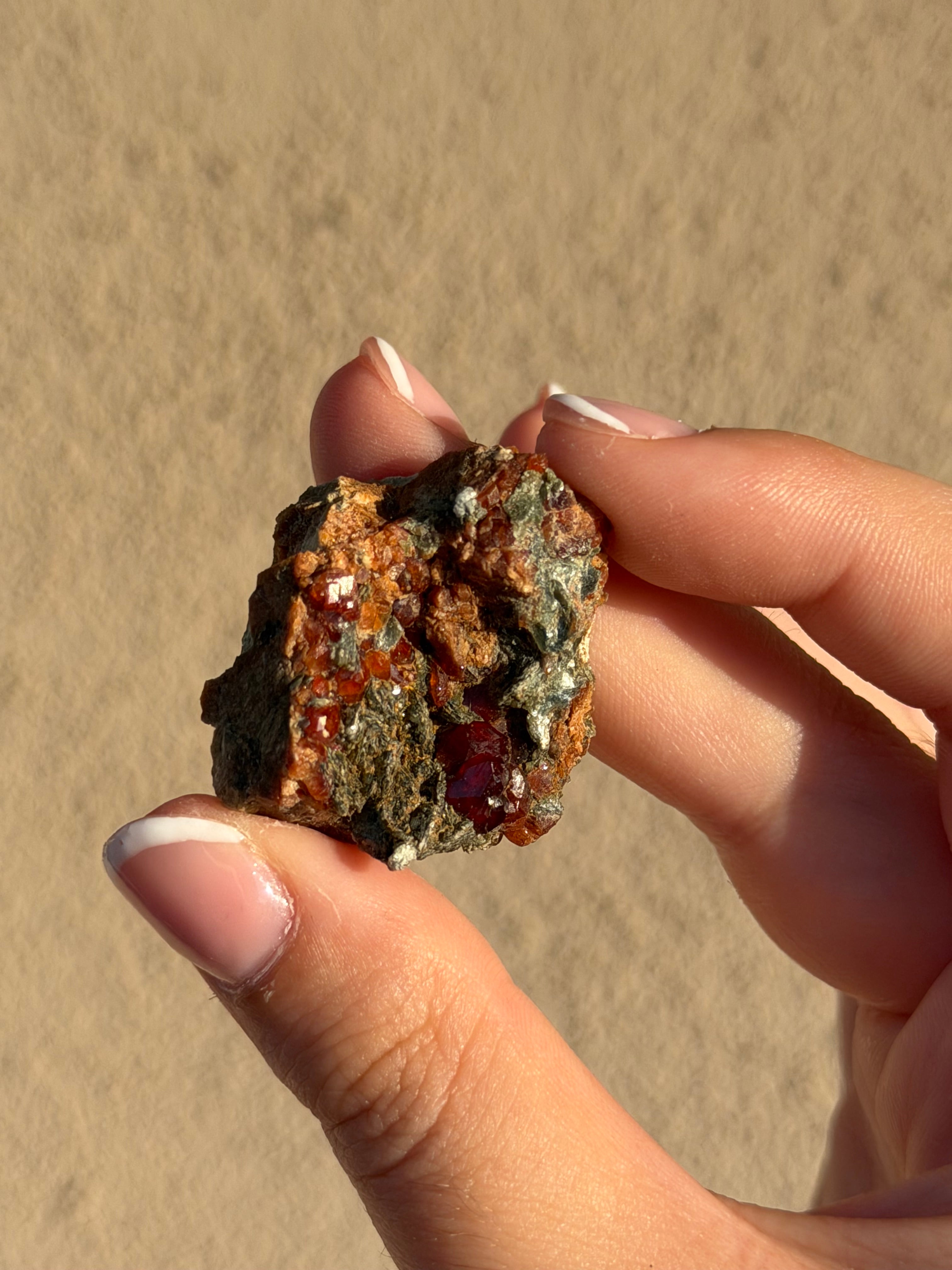 Granato, epidoto e vesuvianite (italiana)