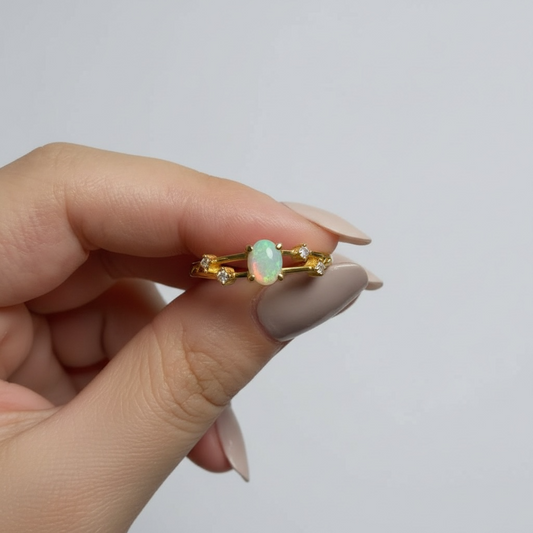 Anello in opale etiope con stelle