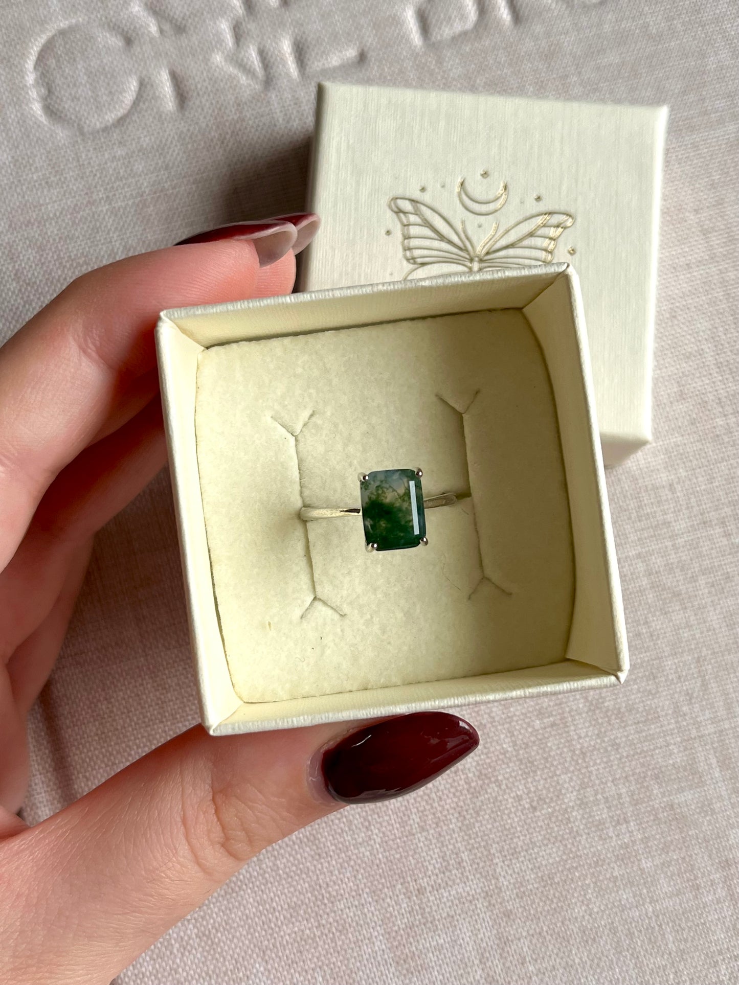 Anello rettangolare in Agata muschiata