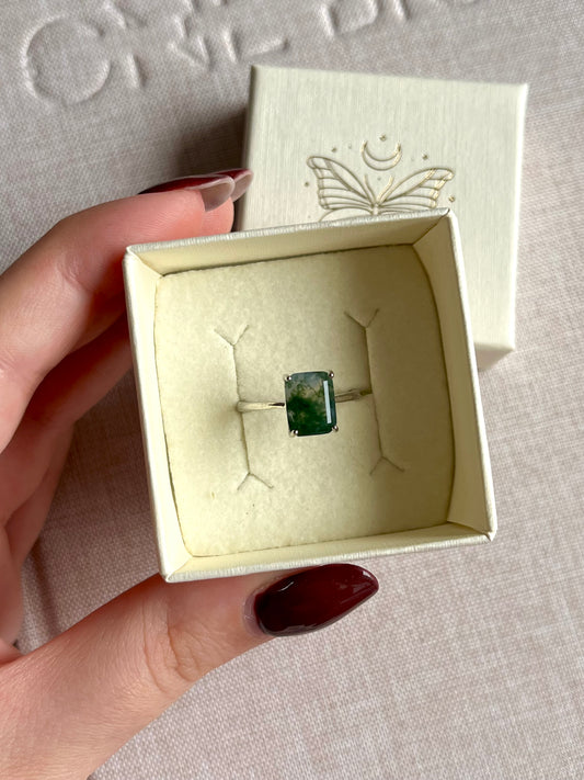 Anello rettangolare in Agata muschiata