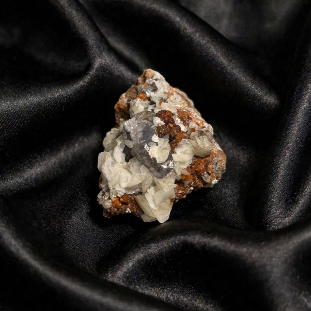 Granato e fluorite viola ottaedrica