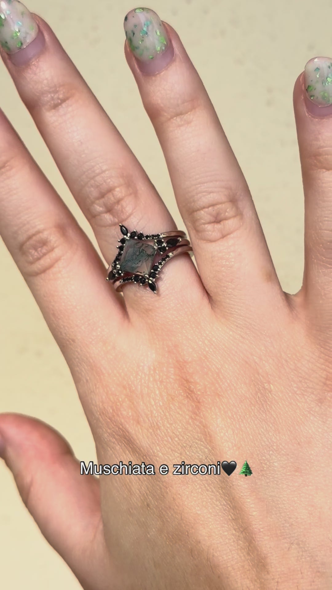 Anello impilabile in muschiata con zirconi neri (argento 925)